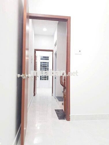 Nhà phố trệt 2 lầu. Có 4Pn 3wc. Dân cư hiện hữu. Mặt tiền 6m hẻm thông