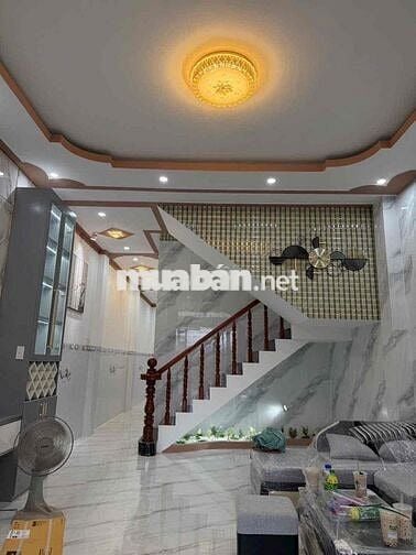 nha 1 trệt 1 lầu 1pk 3pn bếp 3wc phòng thờ. Nha đang xây dựng mới 100%