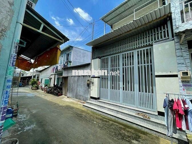 NHÀ 5 X28M MẶT TIỀN TRC NHÀ 8M GẦN ỦY BAN XÃ,VLB