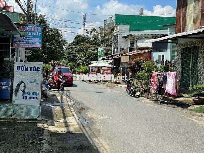 NHÀ 5 X28M MẶT TIỀN TRC NHÀ 8M GẦN ỦY BAN XÃ,VLB