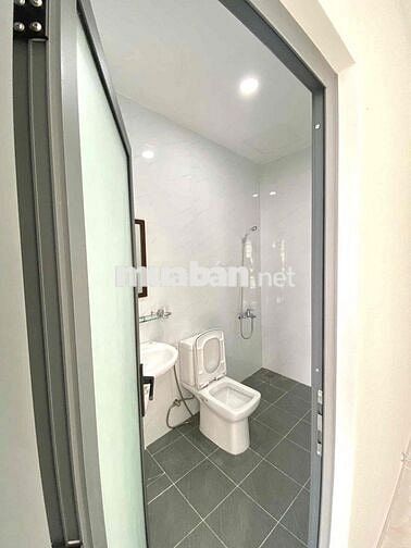 Cho thuê phòng THANG MÁY ngay Nguyễn Trãi Q1 gần TAKASHIMAYA 27m2