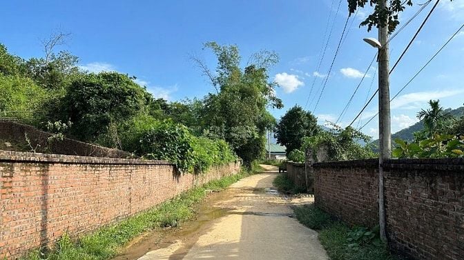 Chỉ hơn 4 triệu/m2 bán 1237m/200m thổ cư tại Yên Trung, Thạch Thất