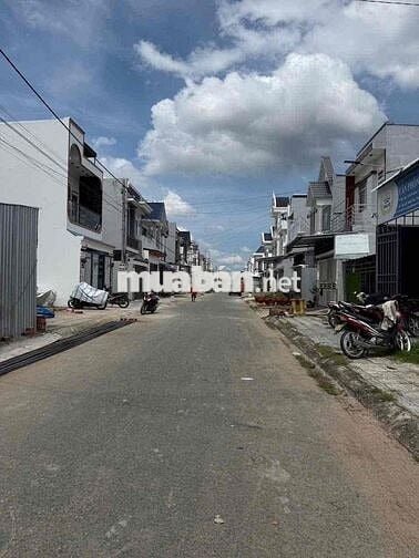 nha 1 trệt 1 lầu 1pk 3pn bếp 3wc phòng thờ. Nha đang xây dựng mới 100%