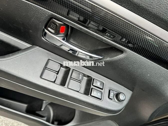 Suzuki XL7 2023 số tự động màu nâu xám