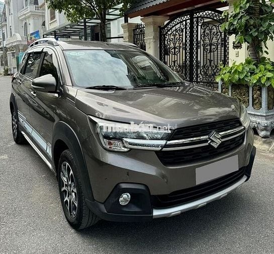Suzuki XL7 2023 số tự động màu nâu xám