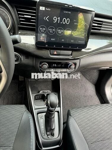 Suzuki XL7 2023 số tự động màu nâu xám