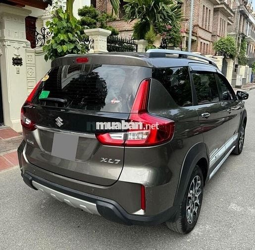 Suzuki XL7 2023 số tự động màu nâu xám