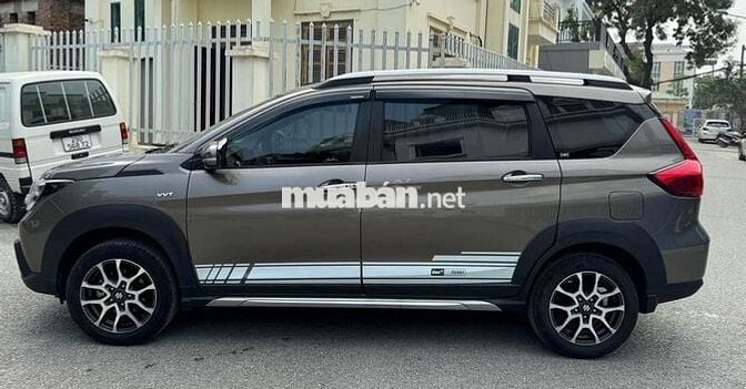 Suzuki XL7 2023 số tự động màu nâu xám