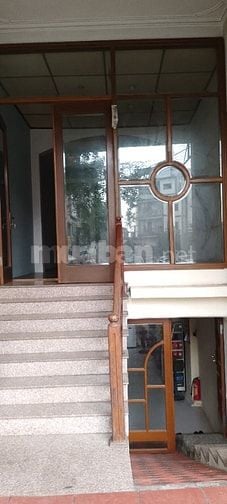 Chính chủ cho thuê mặt bằng 30m² tầng 1 mặt đường Hoàng Hoa Thám