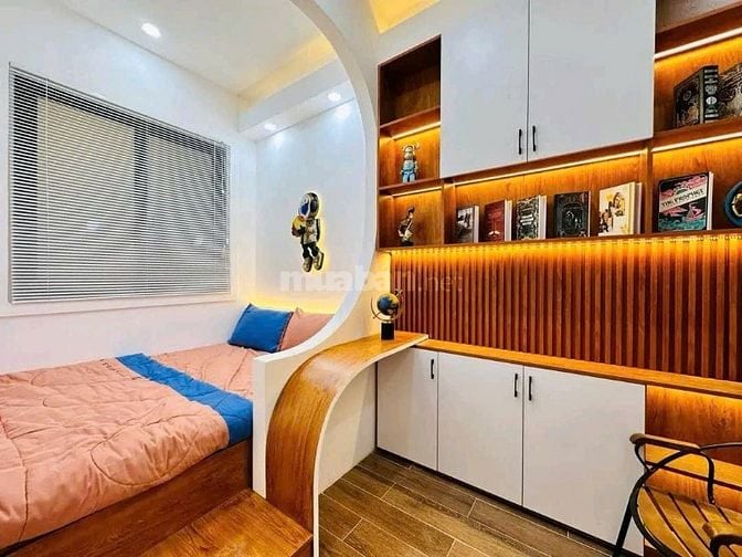 Kẹt tiền bán gấp nhà Huỳnh Văn Bánh Phú Nhuận, DT: 40m2 giá chỉ 2tỷ750