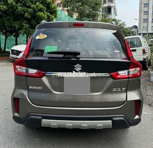 Suzuki XL7 2023 số tự động màu nâu xám