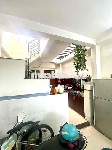 HXH Lạc Long Quân ngay chợ - 4m x 12m - 2 tầng BTCT 3PN - 7,3 tỷ