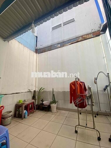 HXH Lạc Long Quân ngay chợ - 4m x 12m - 2 tầng BTCT 3PN - 7,3 tỷ