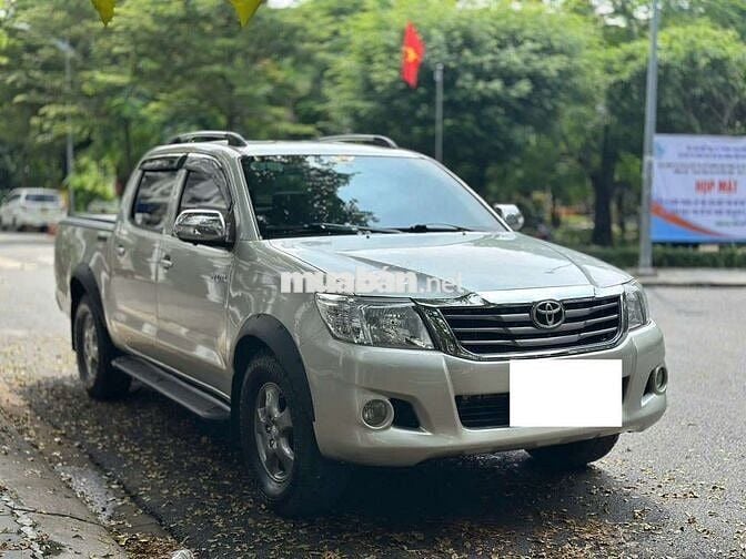 Toyota Hilux 2. 4x2 2012 Bạc 200000 km