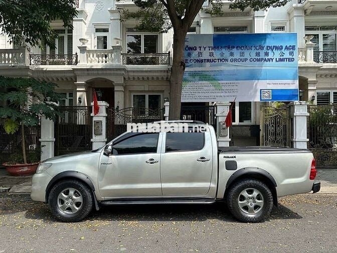 Toyota Hilux 2. 4x2 2012 Bạc 200000 km