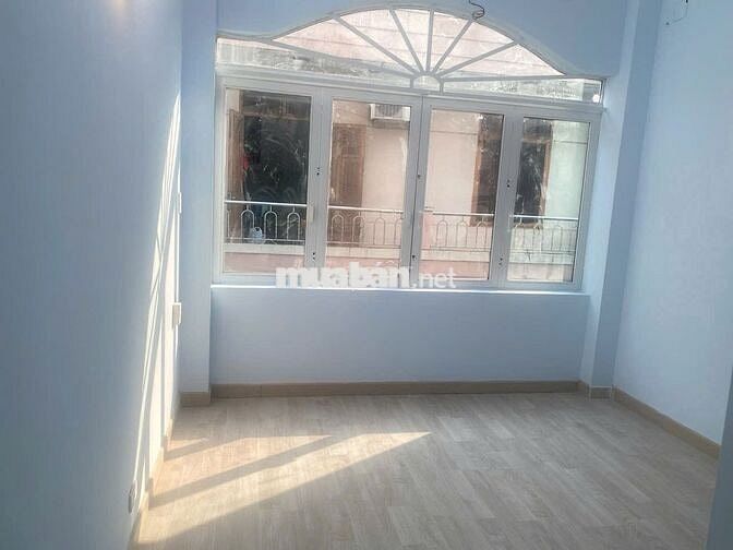 Bán nhà riêng quận Phú Nhuận,  1 trệt, 2 lầu, sân thượng; 2PN; 3 WC