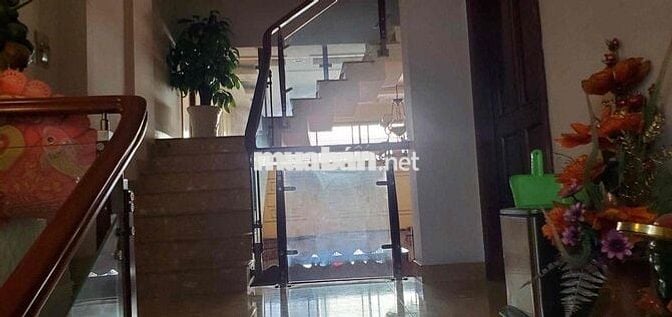 Nhà mặt tiền 4 tầng Hồng Bàng( 6,2m x 14m) q11 vị trí sầm uất