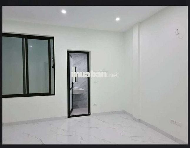 Tôi cần bán nhà Tiểu Khu Ngọc Khánh 5tầng thang máy full nội thất