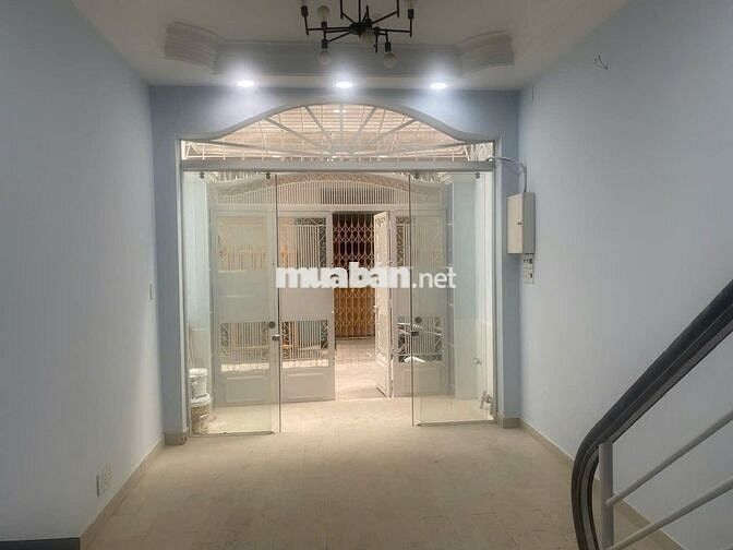 Bán nhà riêng quận Phú Nhuận,  1 trệt, 2 lầu, sân thượng; 2PN; 3 WC