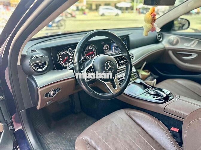 Mercedes E180 sx 2020 màu xanh nội thất nâu lăn bá