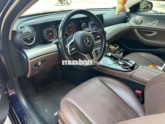Mercedes E180 sx 2020 màu xanh nội thất nâu lăn bá