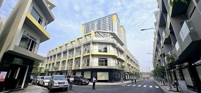 nhà phố Bcons Uni Valley đang đợi chủ nhân tương lai.