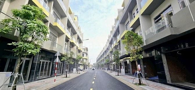 nhà phố Bcons Uni Valley đang đợi chủ nhân tương lai.