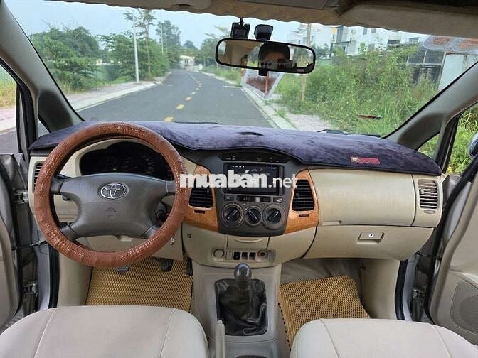 Toyota Innova 2010 G Số sàn Bạc