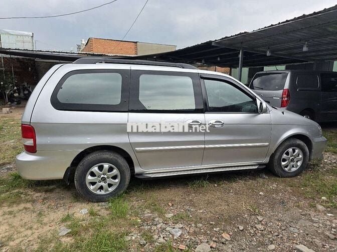 Kia Carnival GS Số sàn Bạc