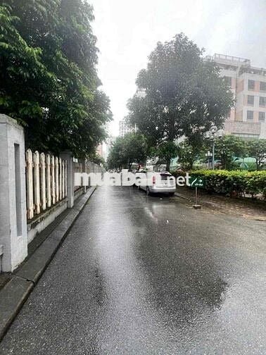 Bán căn hộ  chung cư  long biên 75m tầng đẹp nội thất cao cấp 4,95 tỷ