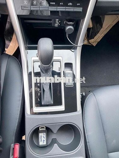 Xpander Premium Bạc MY25 - ODO 8km - Giá Hời