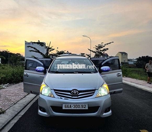 Toyota Innova 2010 G Số sàn Bạc