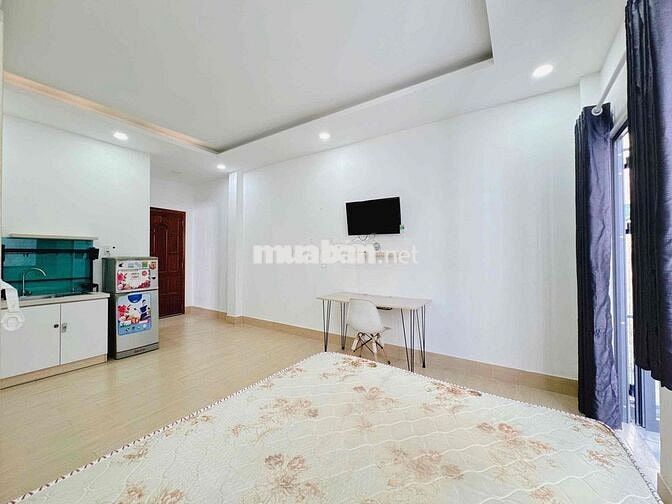 STUDIO BAN CÔNG MỚI CÂY NGAY PHAN XÍCH LONG