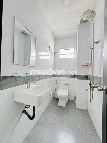 STUDIO BAN CÔNG MỚI CÂY NGAY PHAN XÍCH LONG