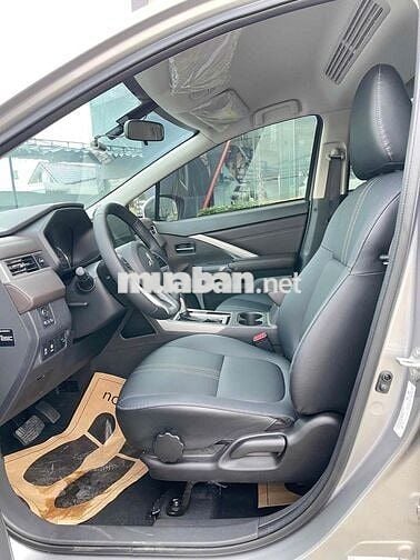 Xpander Premium Bạc MY25 - ODO 8km - Giá Hời