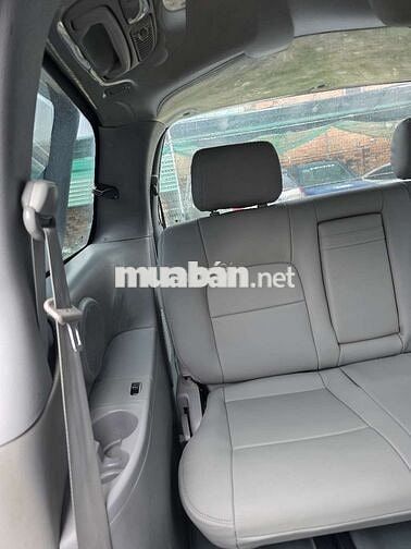 Kia Carnival GS Số sàn Bạc