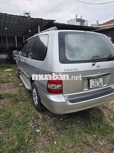 Kia Carnival GS Số sàn Bạc