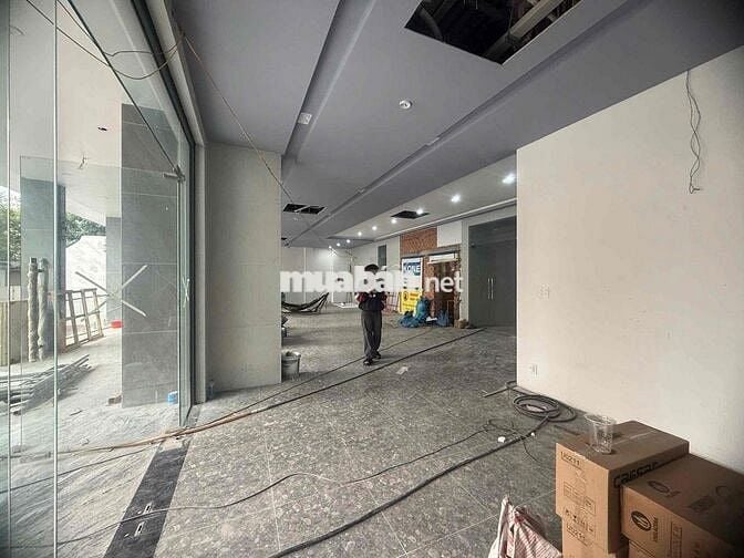 Mặt bằng kinh doanh siêu rộng 200m2 trung tâm Q7, gần Lotte, PMH, Q4Q1