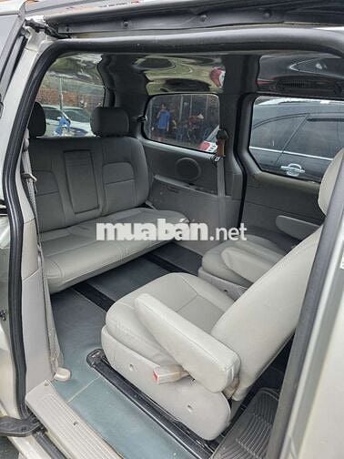 Kia Carnival GS Số sàn Bạc