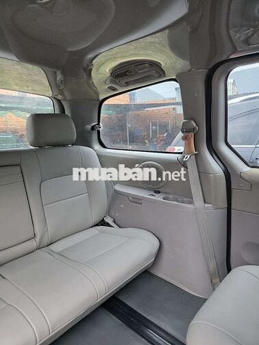 Kia Carnival GS Số sàn Bạc