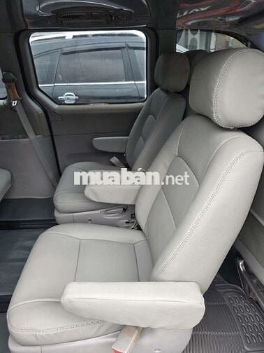 Kia Carnival GS Số sàn Bạc