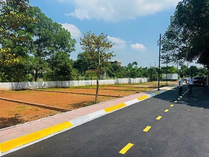 Cần bán mảnh đất tại ngã tư Lục Quân Hoà Lạc