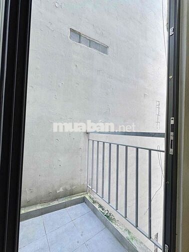 STUDIO BAN CÔNG MỚI CÂY NGAY PHAN XÍCH LONG