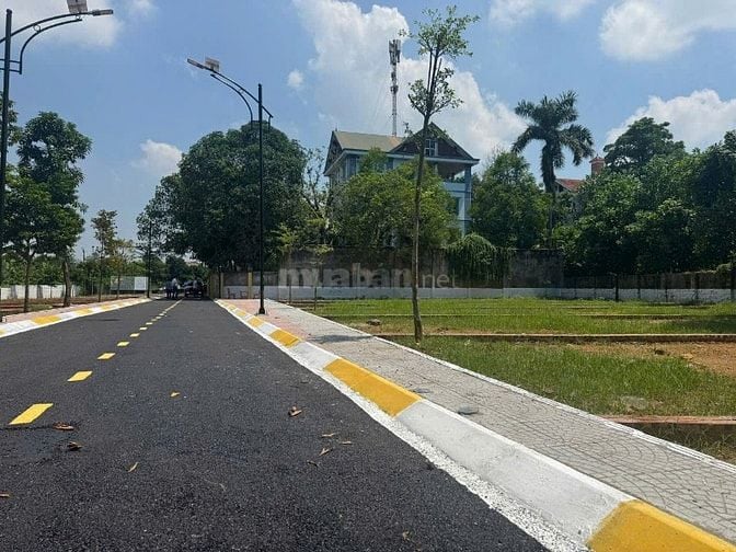 Cần bán mảnh đất tại ngã tư Lục Quân Hoà Lạc