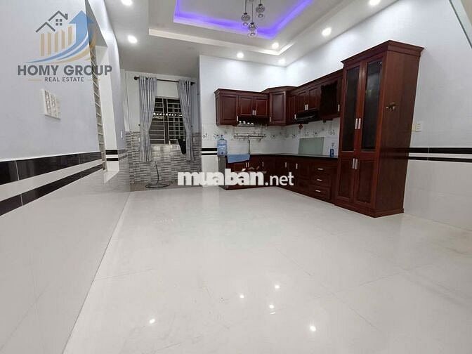 NHÀ 2 TẦNG, SÂN RỘNG ĐỂ OTO, MẶT TIỀN ĐƯỜNG BÌNH PHÚ, GẦN LÝ TẾ XUYÊN