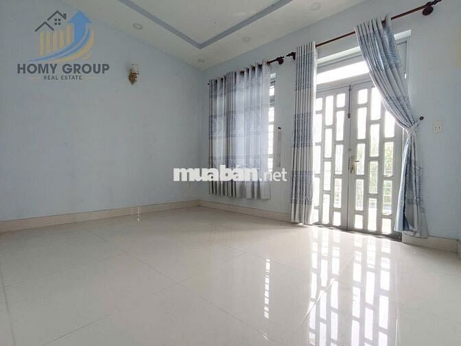 NHÀ 2 TẦNG, SÂN RỘNG ĐỂ OTO, MẶT TIỀN ĐƯỜNG BÌNH PHÚ, GẦN LÝ TẾ XUYÊN