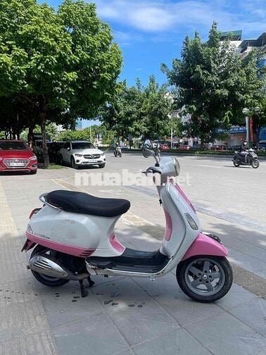 Piaggio Vespa Hồng Trắng