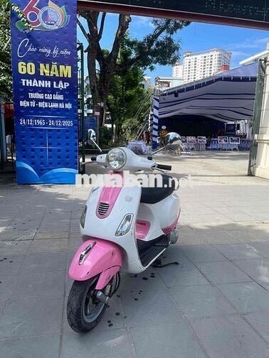 Piaggio Vespa Hồng Trắng