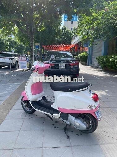 Piaggio Vespa Hồng Trắng
