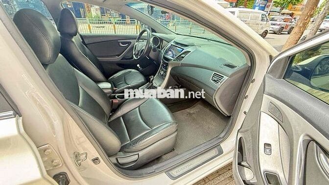 Hyundai Elantra 2015 1.8 AT - 94000 km